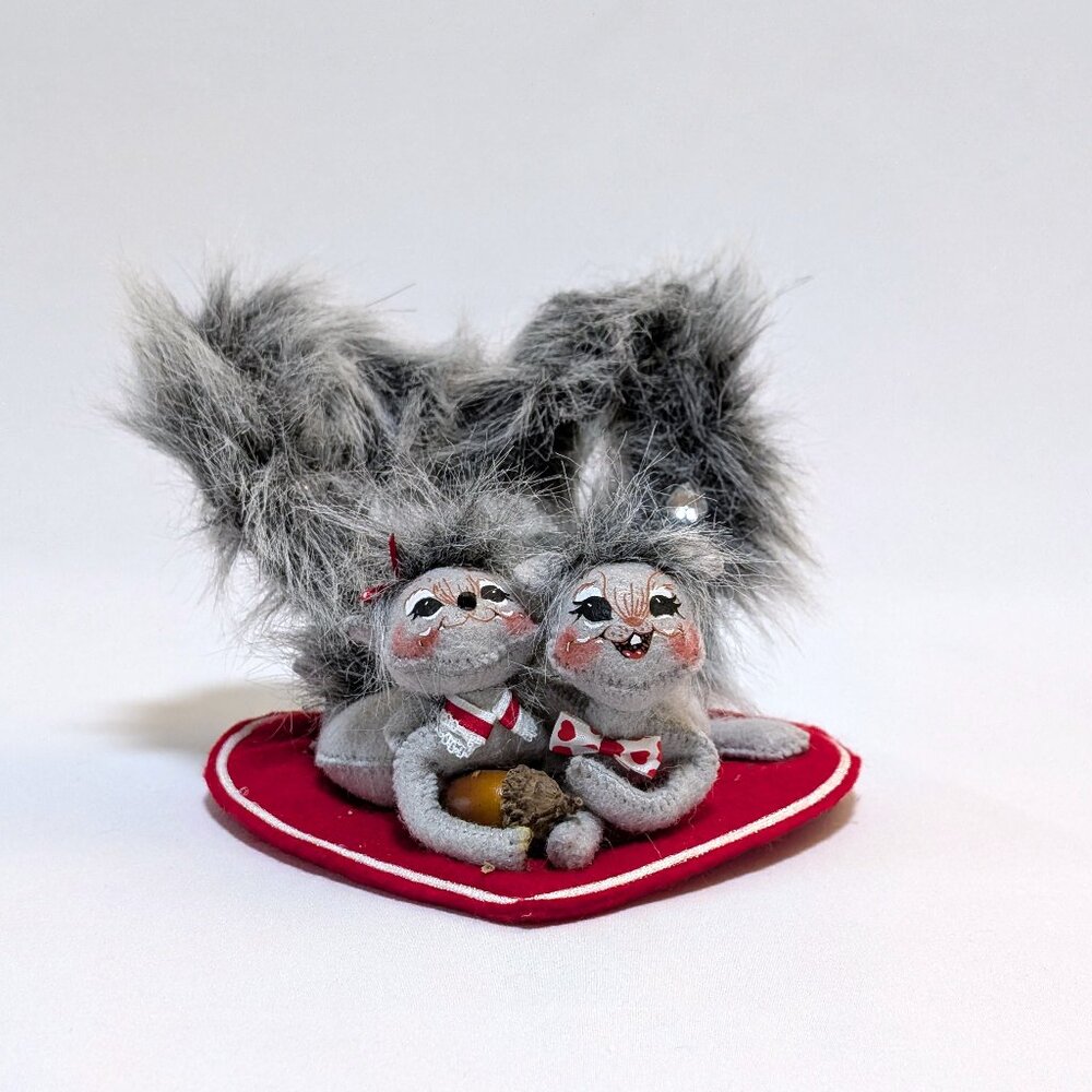 Annalee Mobilitee 2009 Sweetheart Squirrels 5" Wired Doll Valentine's Figure